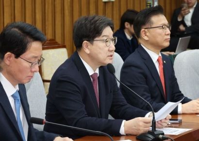 권성동 "재건축·재개발 발목잡는 민주, 중도보수 자격 있나"