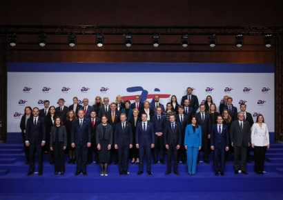 동맹도 짓밟는 트럼프…속수무책 유럽의 가장 '암울한 시대' [트럼프 2기 한달]