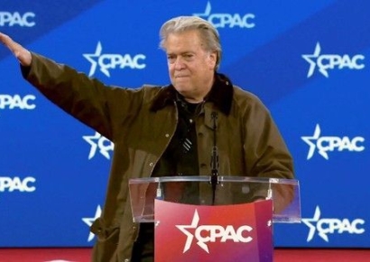 트럼프 측근들의 '나치식 경례'…머스크 이어 과거 책사도