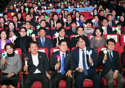 박찬대 "태극기와 청년들 볼 때 가슴 뭉클…우리의 빛"