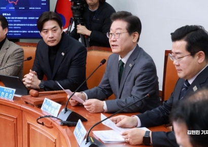[포토] 이재명 대표 "정책토론 제안에 욕하는 집권여당…극우화 우려"