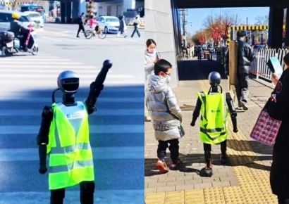 "사람같다" 구경꾼 몰려 교통마비…베이징에 등장한 교통안내 로봇
