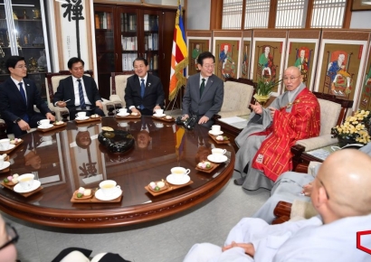 불교계 찾은 이재명 "탈진실 기반 극단주의 횡행…많은 역할 해달라"