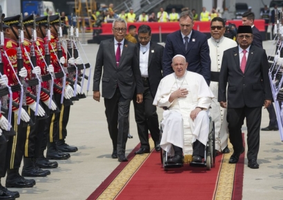 바티칸 "프란치스코 교황, 상태 안정적"…교황 "신자들께 감사"