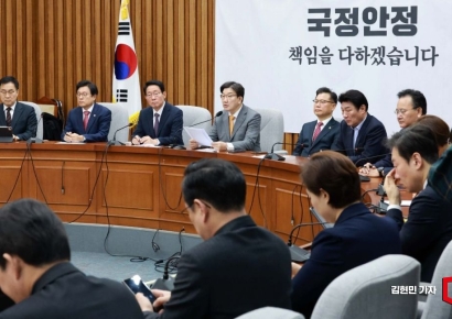[포토] 원내대책회의 주재하는 권성동 원내대표
