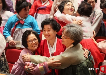 [포토] “졸업 축하합니다”