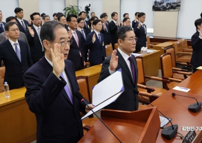 [포토] 증인 선서하는 한덕수 총리