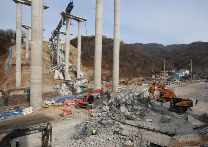 국토부, '안성 고속도로 붕괴' 공법 사용한 공사 전면 중단