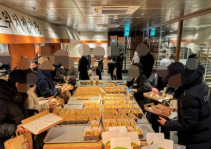 "이게 정글이지 빵집이냐"…'샌드위치 매장' 오픈에도 성심당 파워