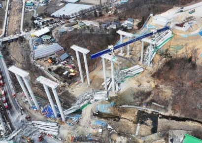 도로공사, '안성 고속도로 다리 붕괴' 본사·현장 비상체제 돌입