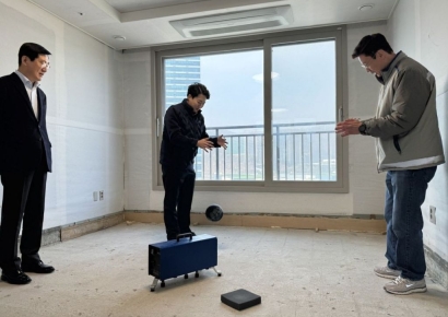 층간소음연구소 찾은 이준석 "아이·아파트 많은 동탄, 민원도 많아"