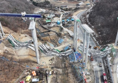 "하늘이 도왔다" 교량 붕괴 30ｍ 추락에도 경상 그친 생존자 