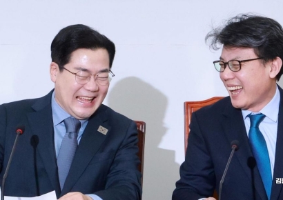 [포토] 대화하는 박찬대·박성준