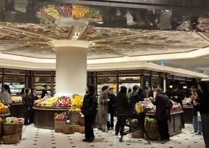 '최상급·최고급' 소문에 강남부자도 눈이 번쩍…'명품 식품관' 열렸다[르포]