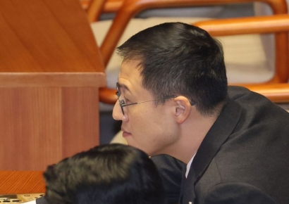 ‘명태균특검법’ 국회 본회의 통과…與 김상욱 '유일' 찬성(종합)