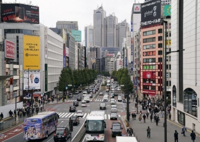 숙박세 도입하더니 이번엔 출국세…3~5배 인상 검토하는 일본