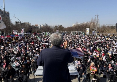 1천만 모이자는 탄핵집회에 폭주족까지…광복 80주년 3·1절 어쩌다