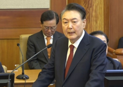 윤석열 계엄 여파…韓 '국가 위험도 조사' 9계단 후퇴