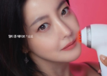 "피부과 안 갈래요" 2030 홀렸다…김희선도 찜한 뷰티 디바이스
