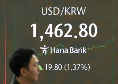 트럼프 관세 압박에…원·달러 환율,한 달 만에 1460원대(상보)