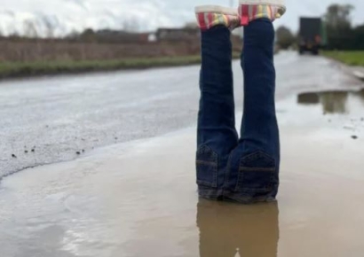"공무원들 왜 일 안해!"…포트홀 8개월째 방치하자 '좋아요' 부른 묘안