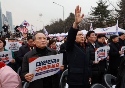 與의원 37명, 여의도 탄핵반대 집회 참석…"尹 복귀 위해 힘모아야"