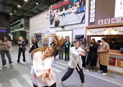 바르셀로나 찾은 'AI 이강인'…KT, 체험형 콘텐츠 선보여[MWC현장]
