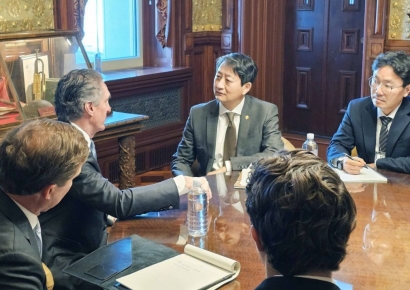 한미 조선 협력 가시화?…안덕근 장관 '대량 수주' 제안에 美 긍정 반응