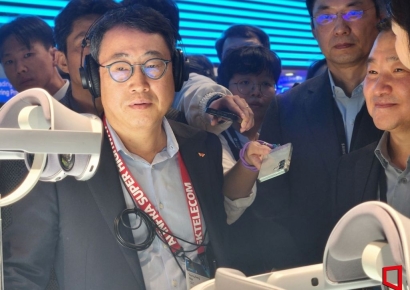 노태문 만난 유영상 "삼성 XR 헤드셋에 통신칩 있나요?"[MWC현장]