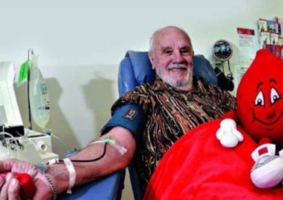 평생 헌혈로 240만명 살린 '황금팔의 사나이' 별세