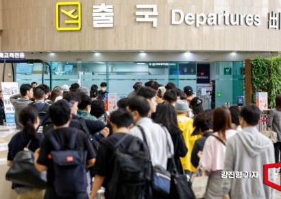 "너도 나도 외국 가고 카드 긁더니"…관광적자 충격 전망