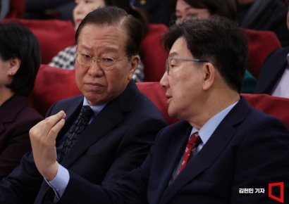 [포토] 대화하는 권영세-권성동