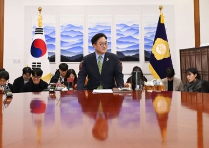 [포토] 양당 원내대표와 대화하는 우원식 의장