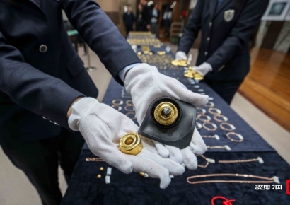 [포토] 여행용 가방 바퀴에 은닉된 금 밀수품