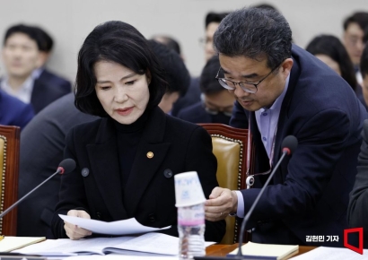 [포토] 국회 과방위 출석한 이진숙 방통위원장