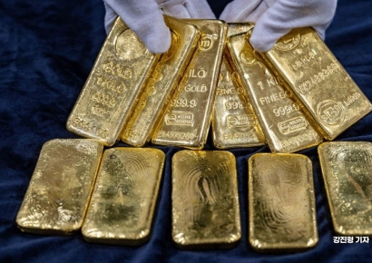 "주목 받는 금, 이를 막을 중국 정부와 비트코인"