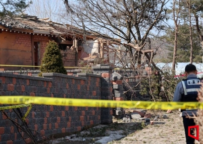 [포토] 포천 민가에 포탄 떨어져