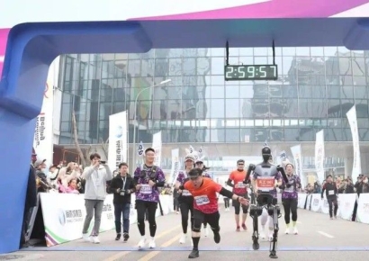 '수준급 로봇 기술' 주목 받더니…중국, 세계 최초로 마라톤 대회 연다