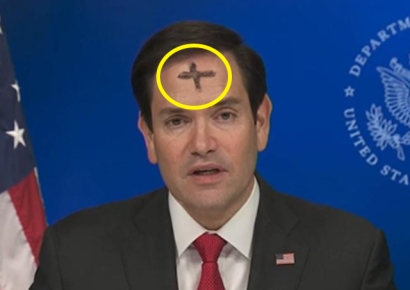 "저게 뭐야"…이마에 '검은 십자가' 그리고 뉴스 나온 美 장관