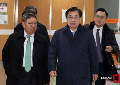 [포토] 법원 출석하는 서훈 전 국가안보실장