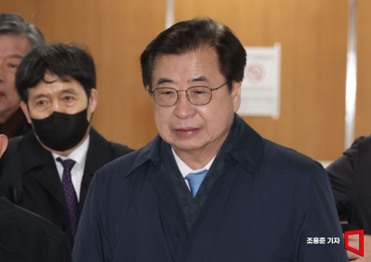 [포토] 법원에 출석하는 서훈 전 국가안보실장