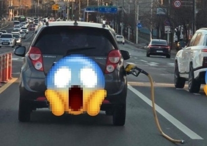 "기름 넣고 깜빡"…주유건 꽂은 채 도로 달린 운전자