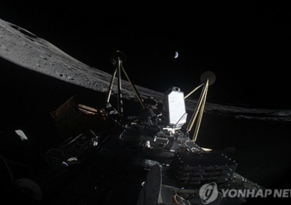 '착륙 과정서 넘어진' 美 민간 탐사선, 하루 만에 가동 중단