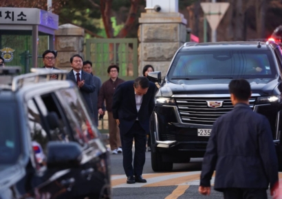 [속보] 윤 대통령, 경호차 탑승해 구치소서 출발