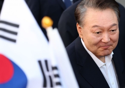 尹 행보에 정치권 초집중…차분히 헌재 선고 기다릴까