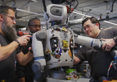 보스턴 다이내믹스 로봇 연말 생산 투입…AI 학습 매진