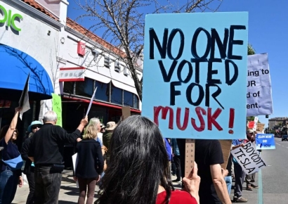 머스크 정치 행보 반감…테슬라 매장에 화염병·소총 공격