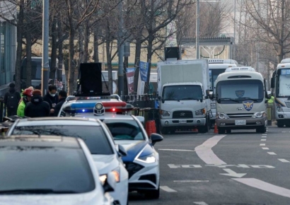 [포토] 윤석열 대통령 석방, 대통령 관저 앞 경계 강화