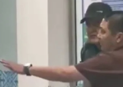 "여자는 풀어주고 대신 나를 잡으라"…50대 남성, 흉기 난동범 맨손 제압