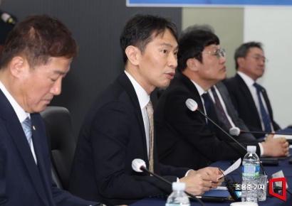 [포토] 소상공인 전통시장 소비촉진 협약식 참석한 이복현 원장